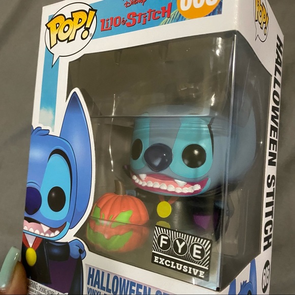 Disney Halloween vampire stitch funko pop FYE exclusive - Picture 2 of 3
